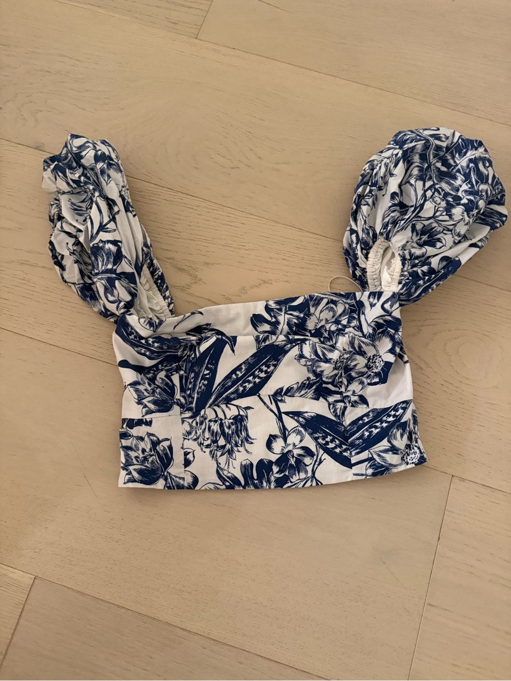 Abercrombie & Fitch Navy and White Floral Puff-Sleeve Crop Top